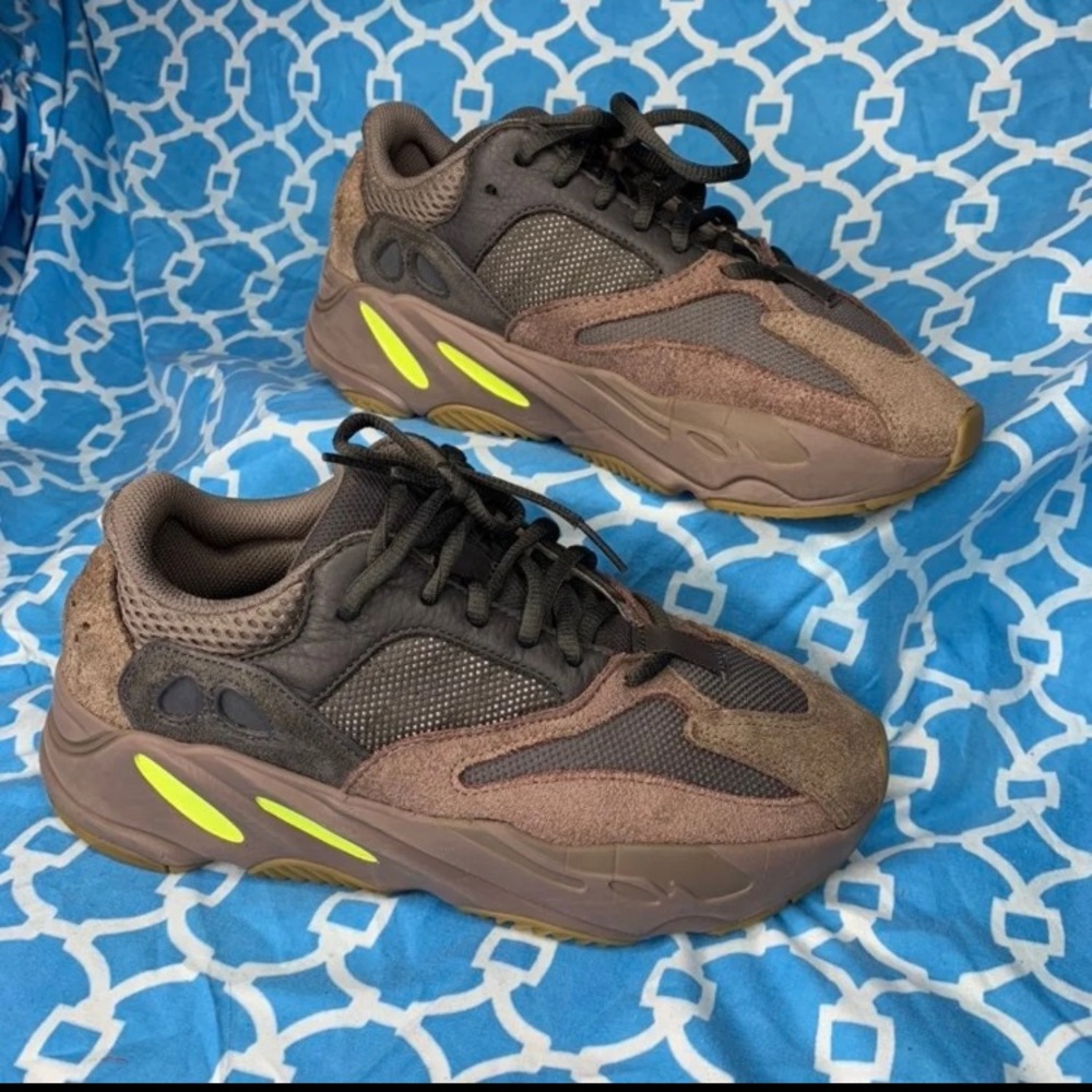 Yeezy Boost 700 “EE9614”